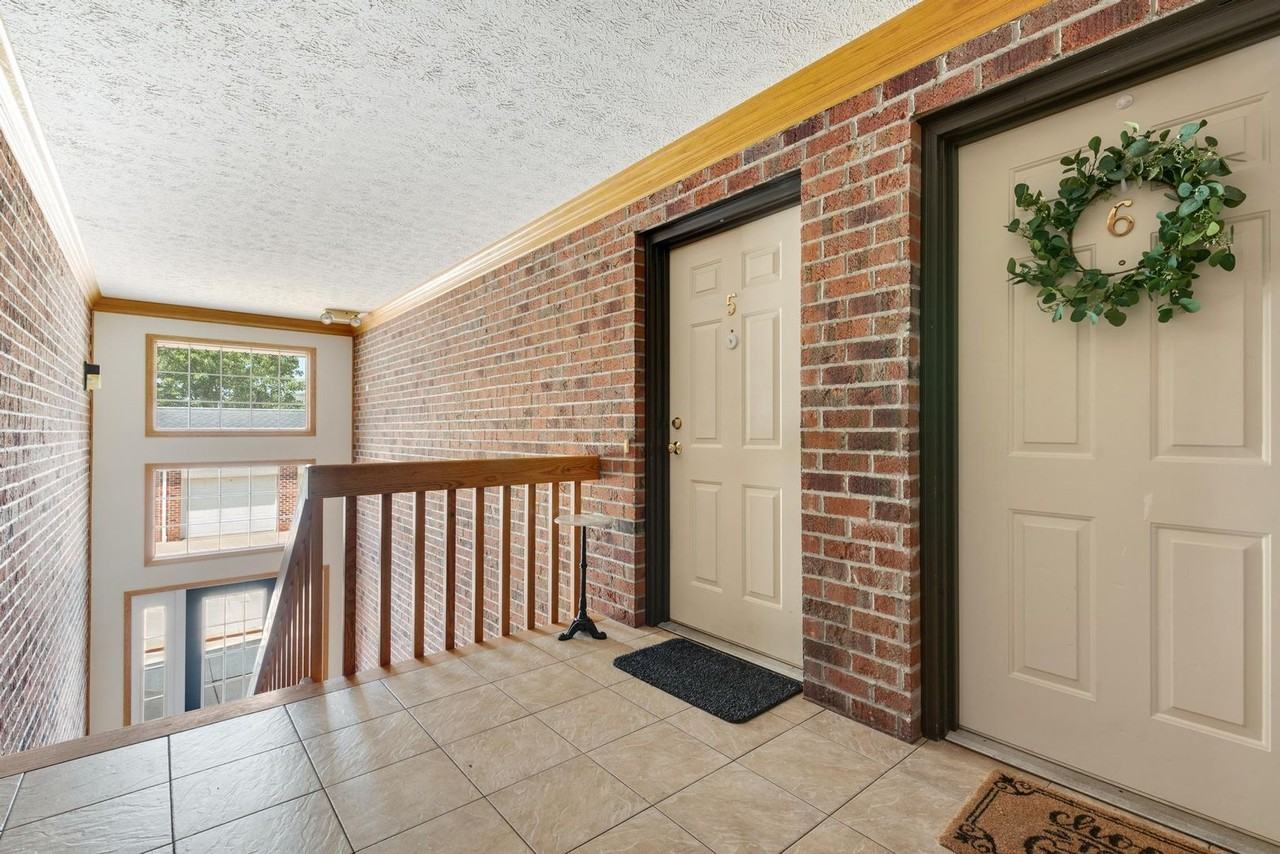 Mt. Vernon Manor - Photo 2 of 19