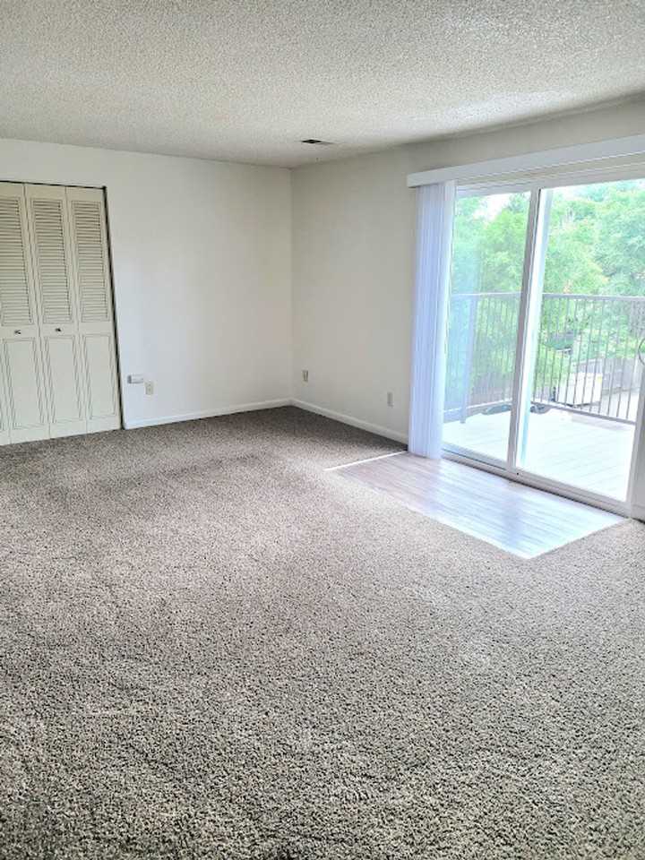 Executive Plaza Apartments - Photo 2 of 15