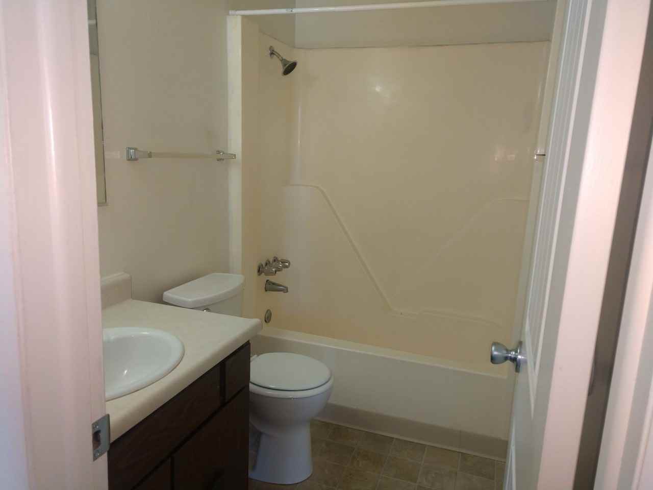 Executive Plaza Apartments - Photo 4 of 15