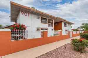 featured image of 901 E Pierce St
