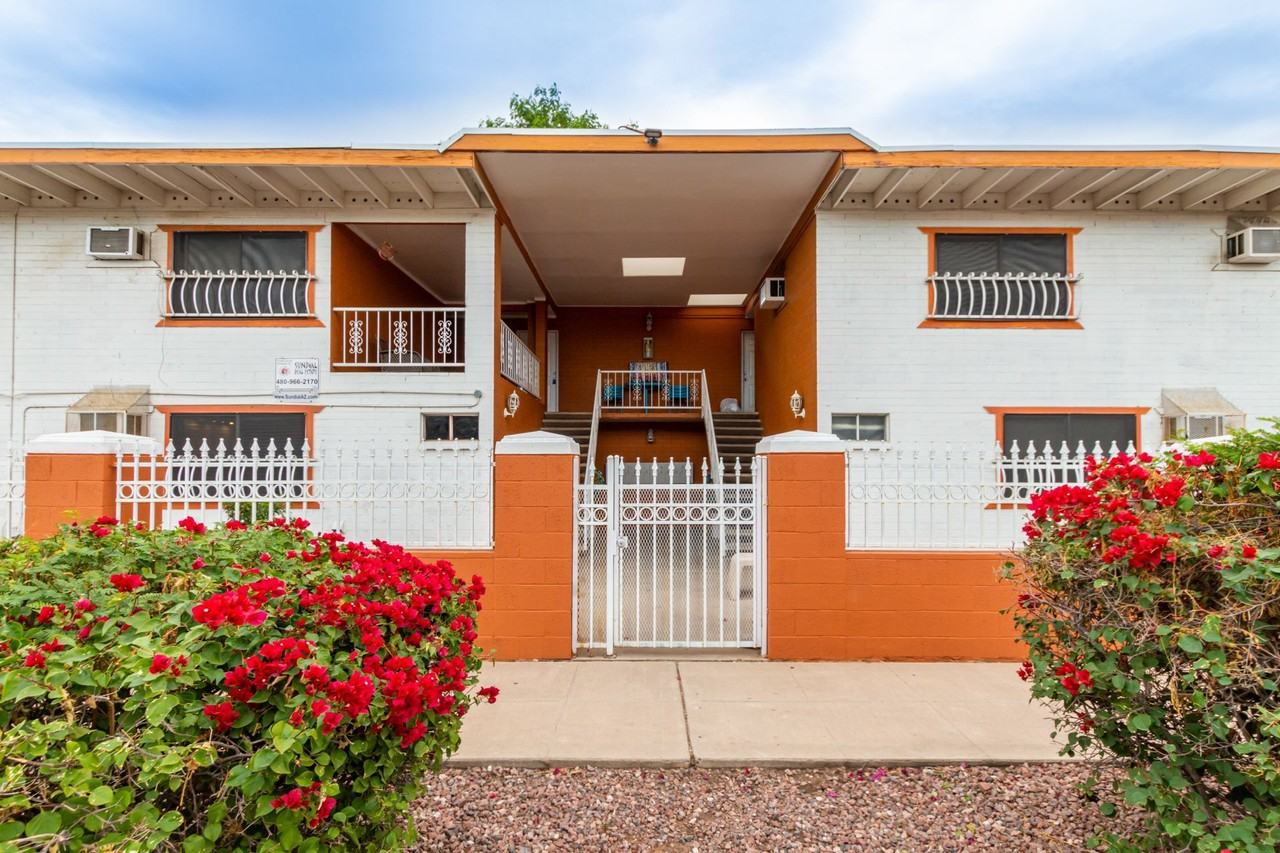 901 E. Pierce St. - Photo 2 of 4