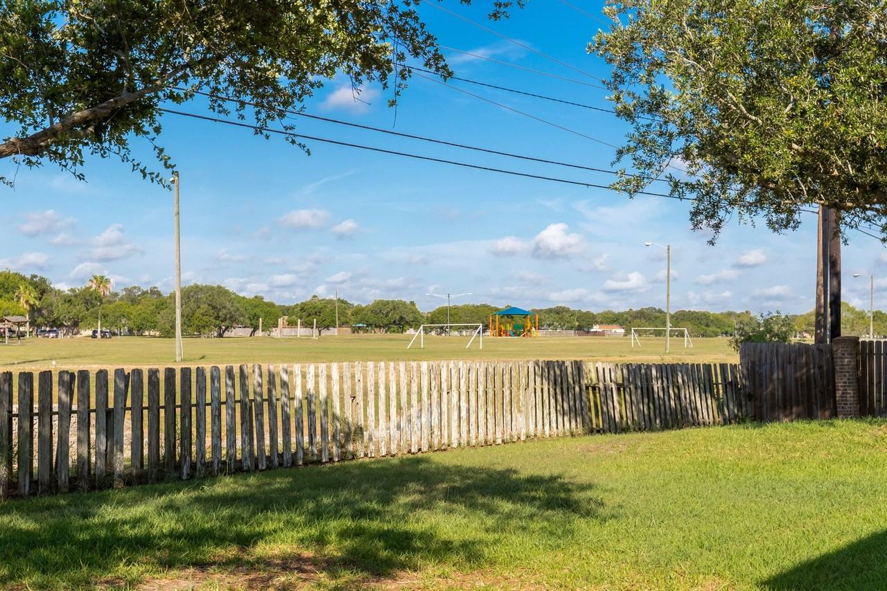 Ridgeway Townhomes on Burnham Drive - Photo 4 of 42