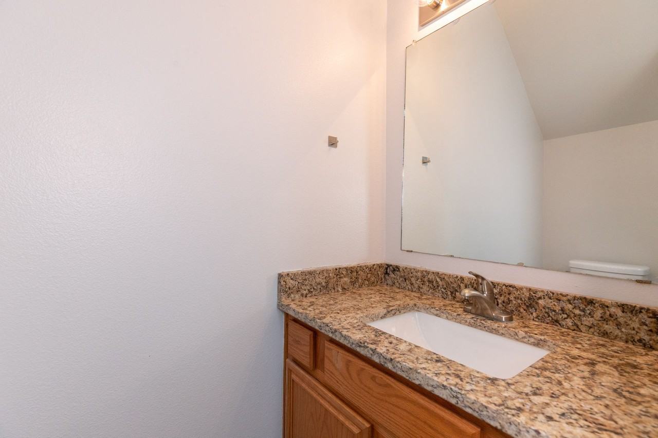 Ridgeway Townhomes on Burnham Drive - Photo 5 of 42