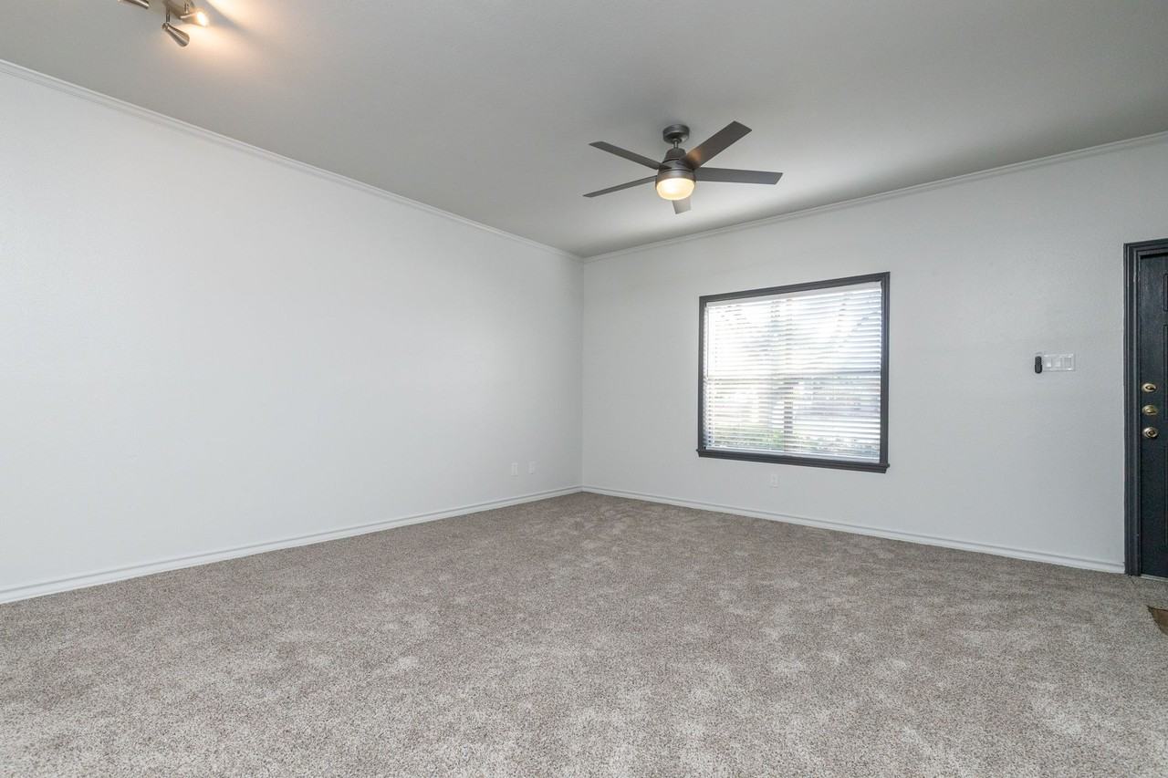 Ridgeway Townhomes on Burnham Drive - Photo 6 of 42