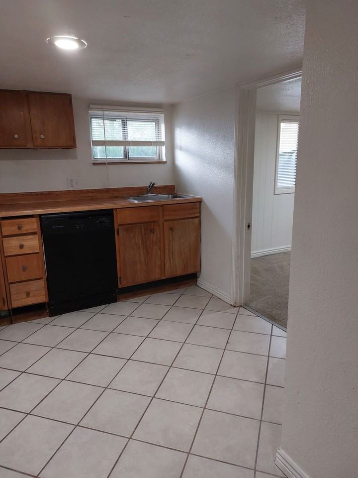 (2006 7th Avenue) - Photo 5 of 17