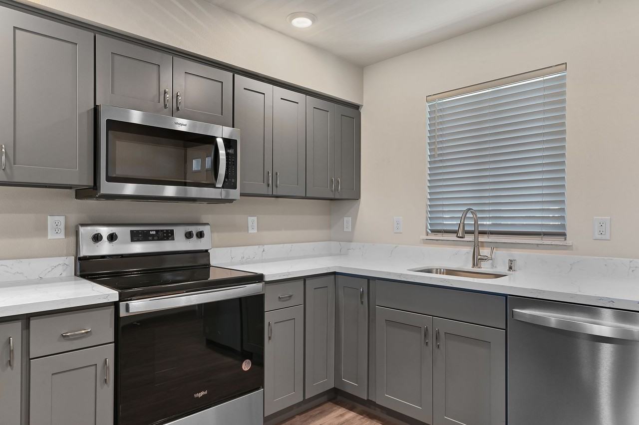 Arrow Plaza - Photo 3 of 12