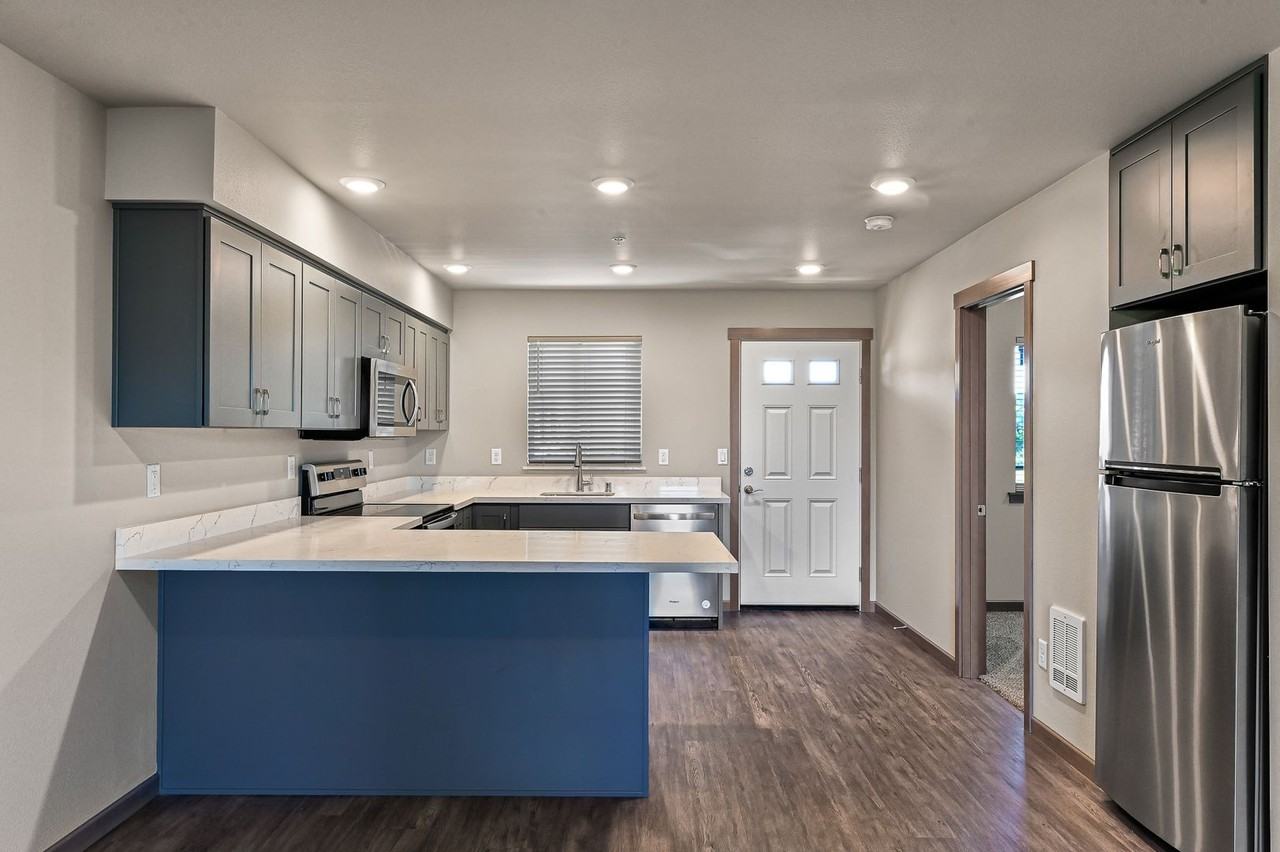 Arrow Plaza - Photo 4 of 12