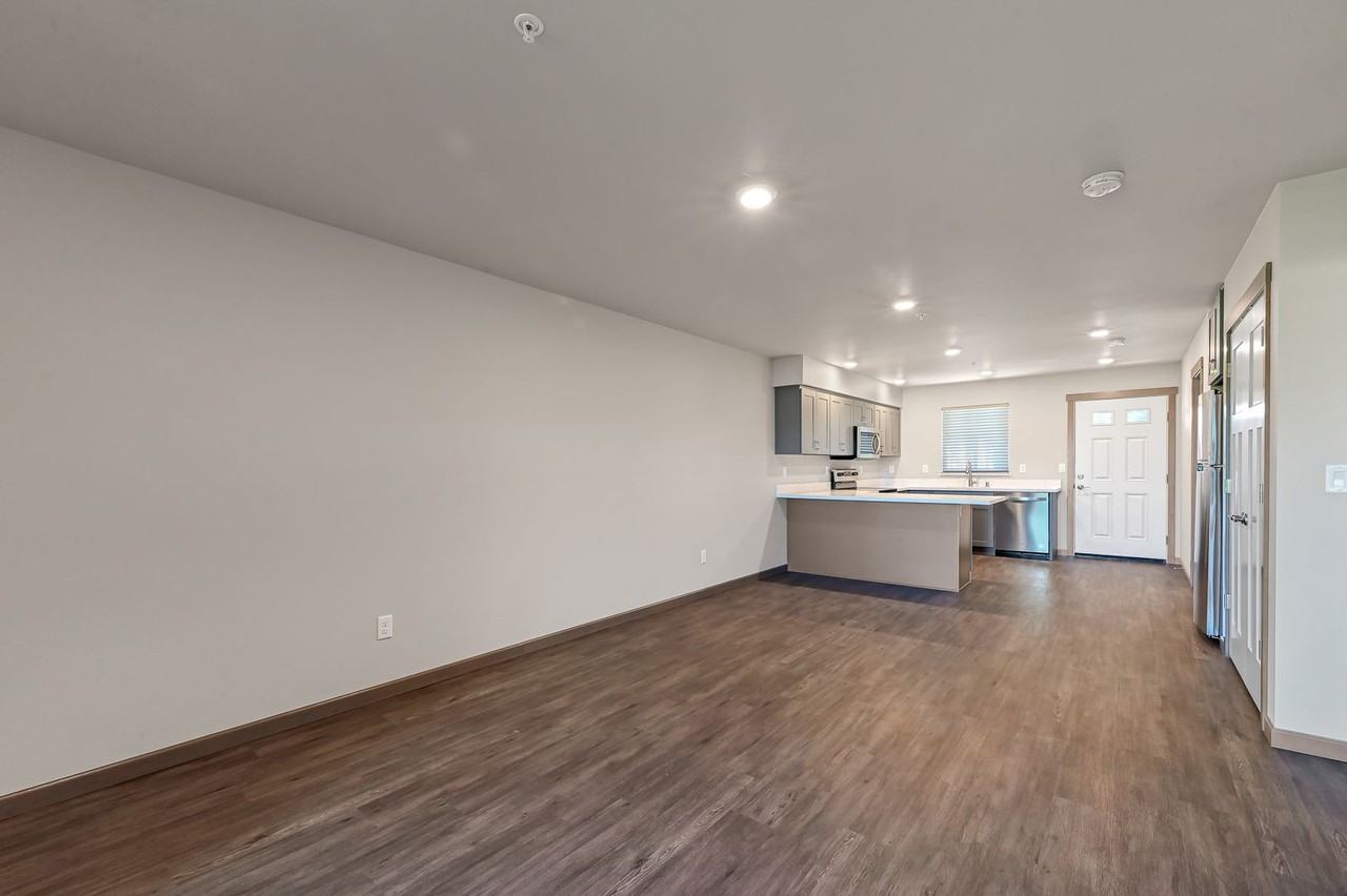 Arrow Plaza - Photo 6 of 12