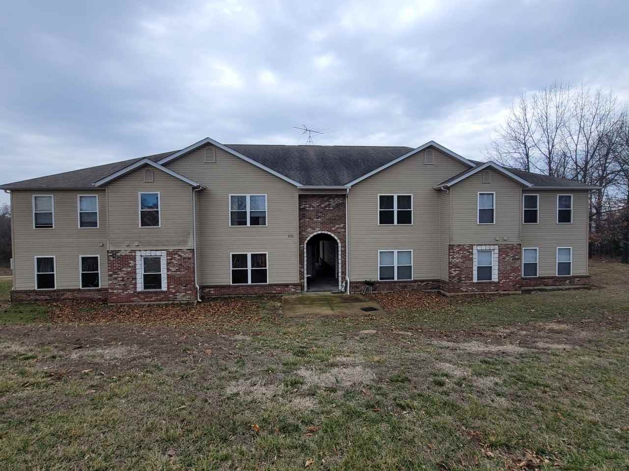 2BR-1BA Apartment - Jacob & Justin Estates - Union MO - Photo 2 of 12