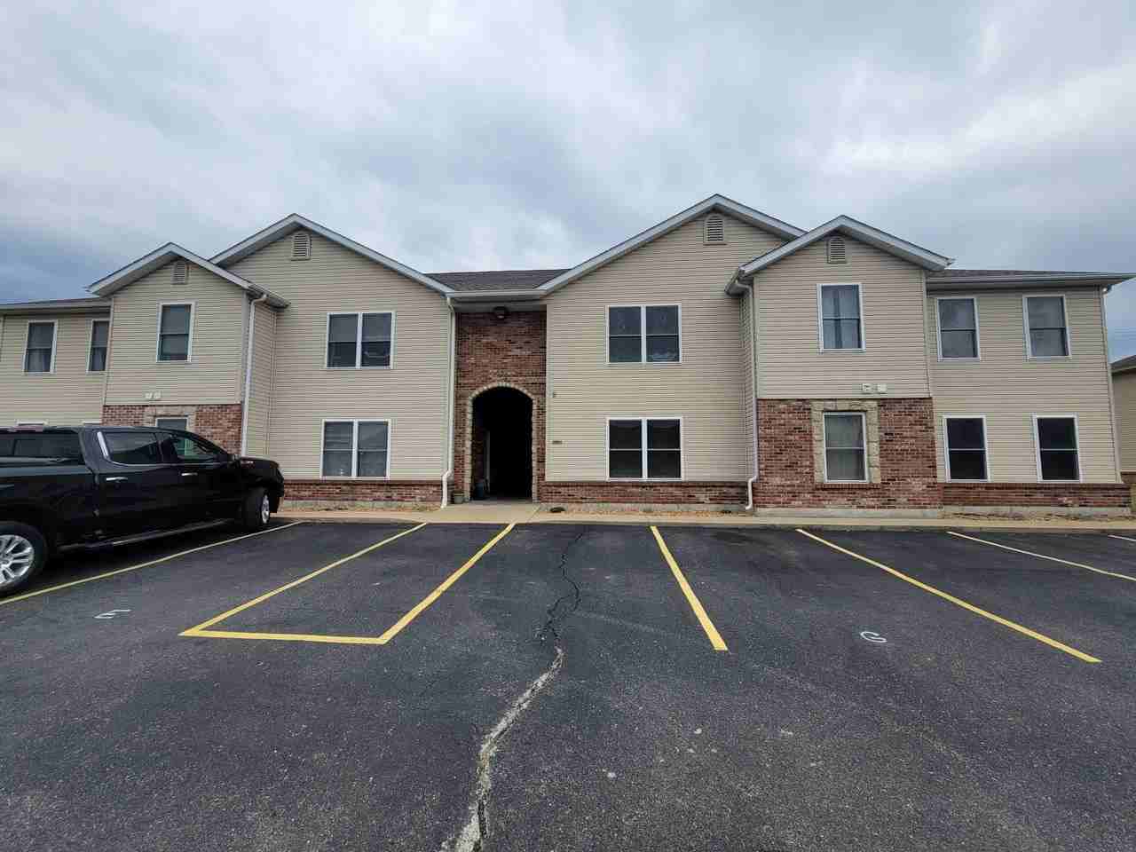 2BR-1BA Apartment - Jacob & Justin Estates - Union MO - Photo 4 of 12
