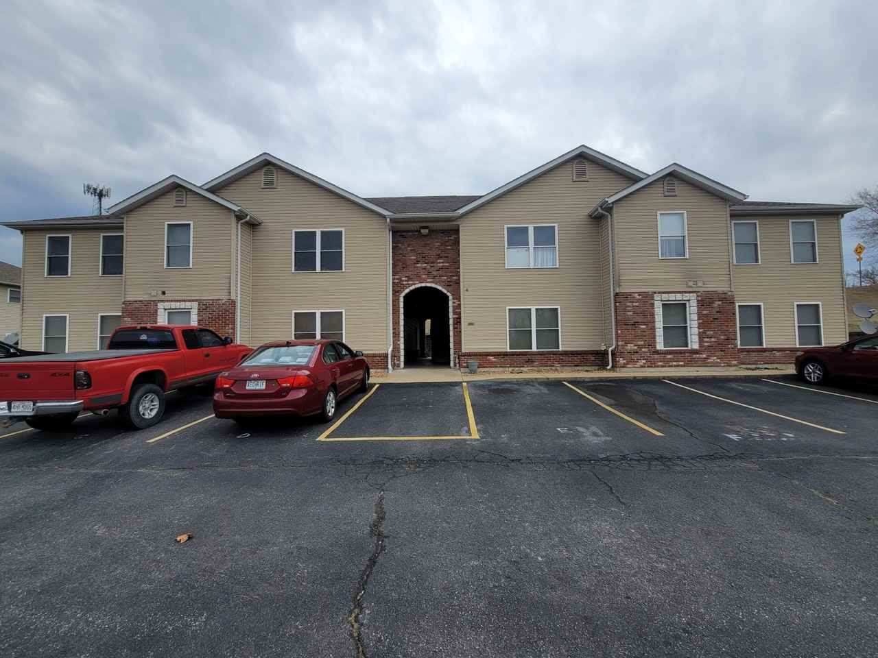 2BR-1BA Apartment - Jacob & Justin Estates - Union MO - Photo 5 of 12