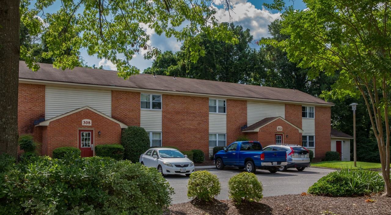 Chatham Square Apartments - Photo 6 of 19