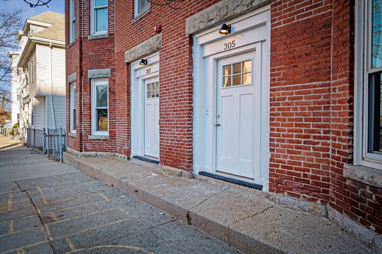 305-307 Medford Street - Photo 4 of 6