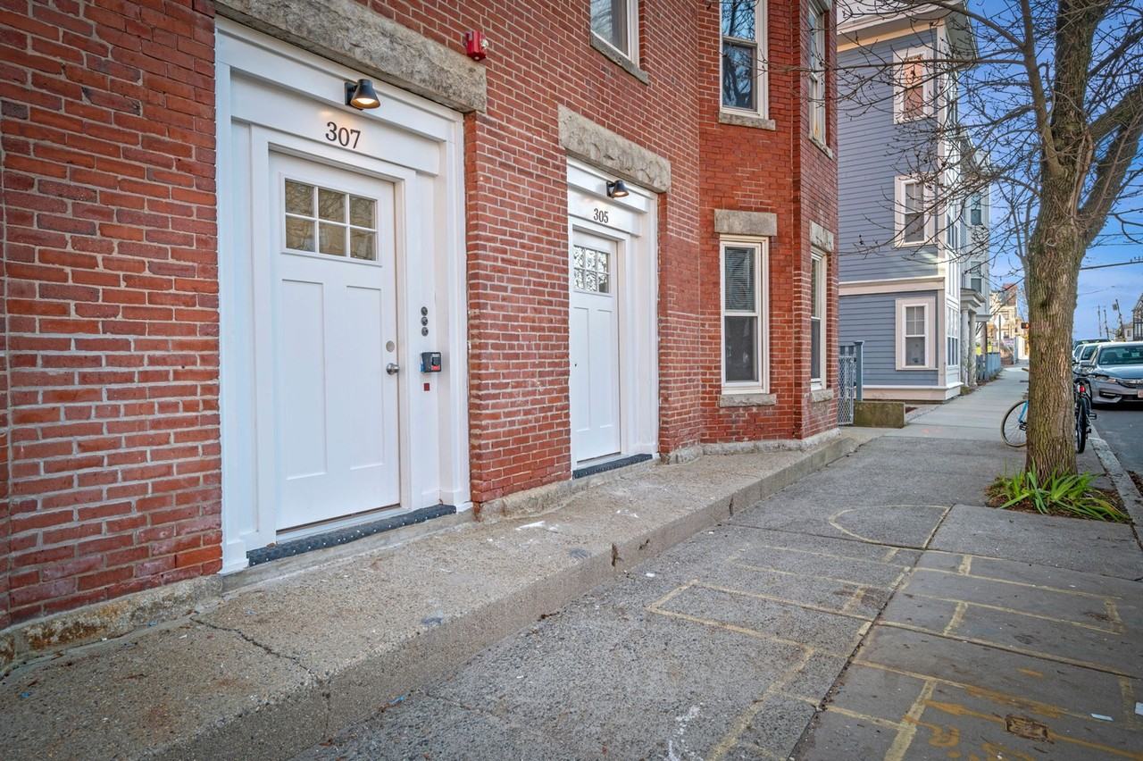 305-307 Medford Street - Photo 5 of 6