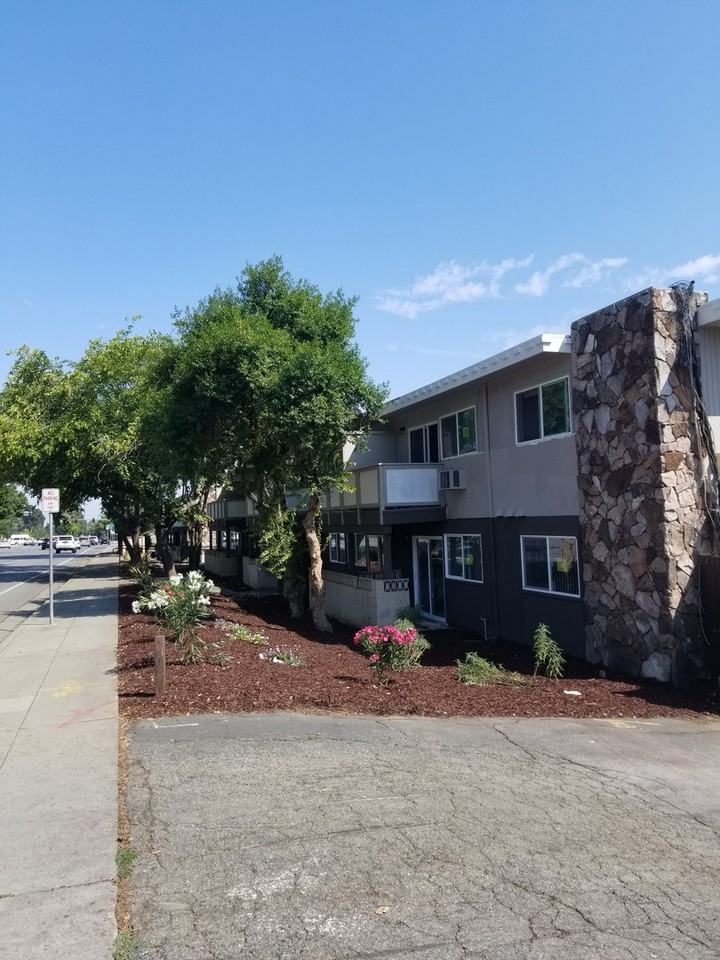 Twin Pines Manor Apartments - Photo 6 of 13