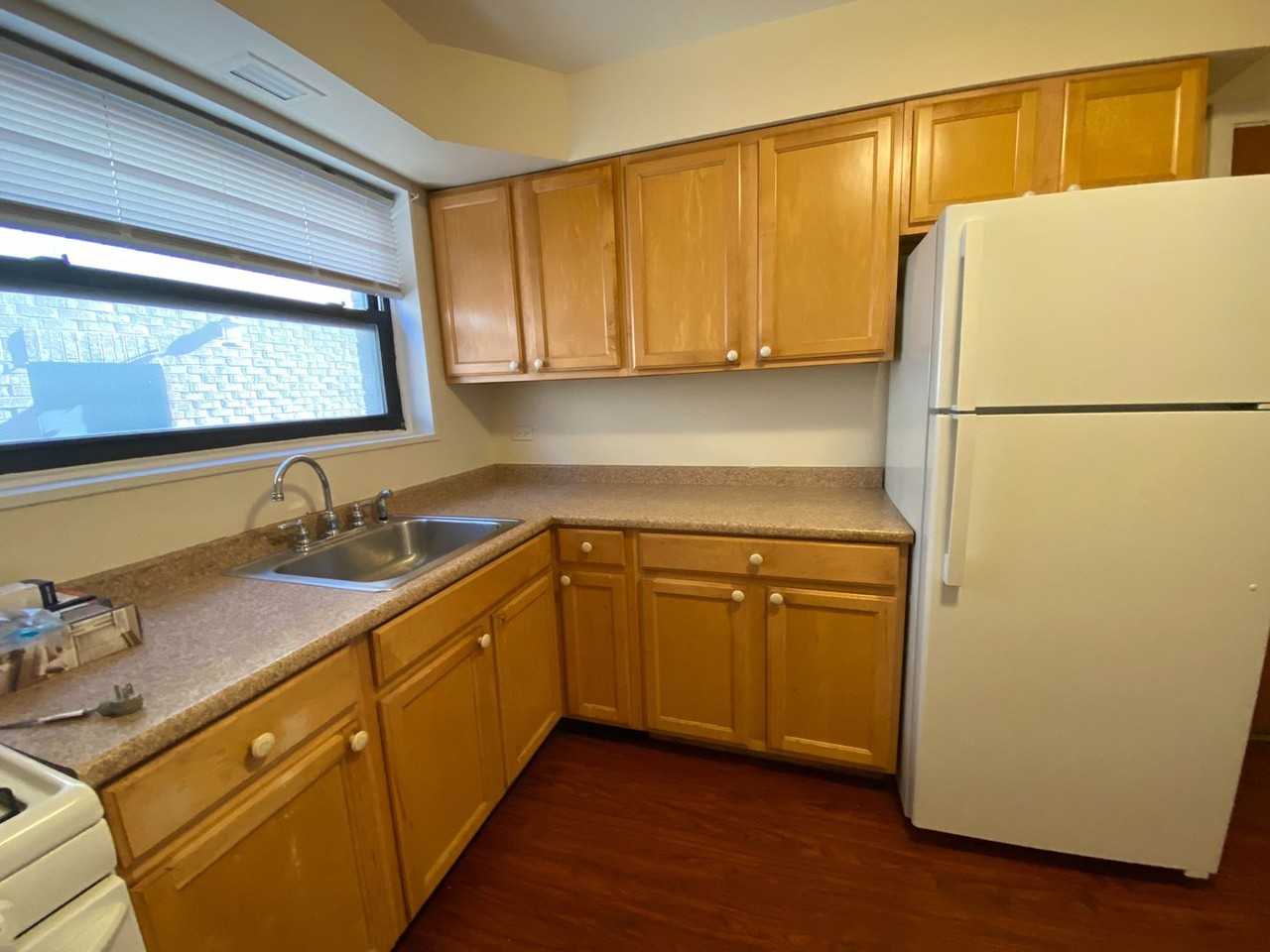 339 - *2714-24 W. Bryn Mawr Building* - Photo 7 of 10