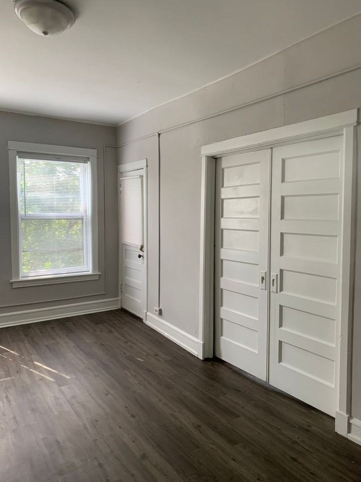 University Row - Photo 3 of 9