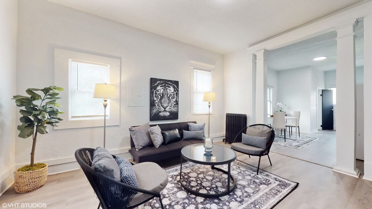 319 Franklin Ave - Photo 4 of 17