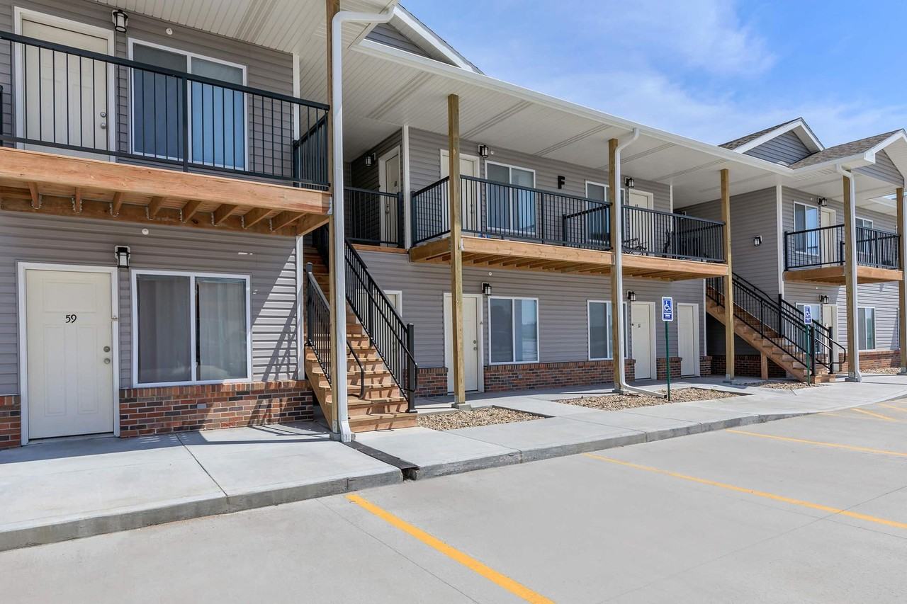 East Park Apartments - Photo 3 of 16