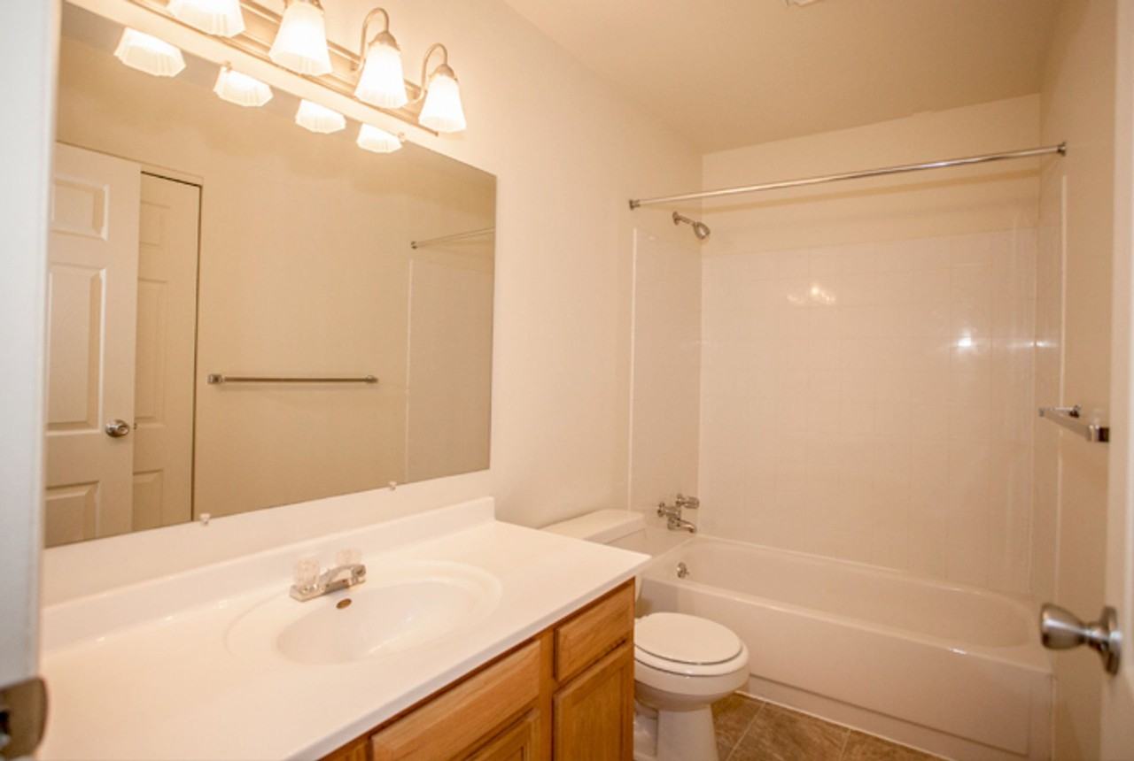 Avery Glen Apartments - Photo 5 of 24