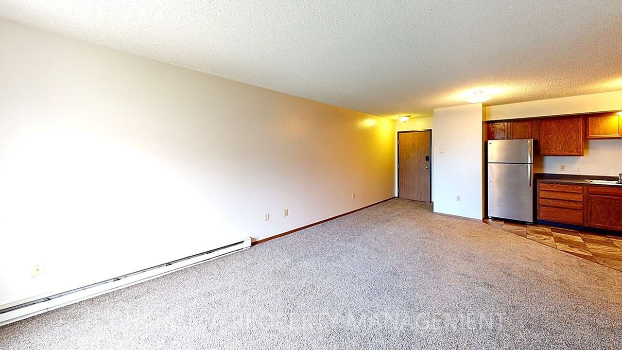 1016 Southland Lane - Photo 2 of 33