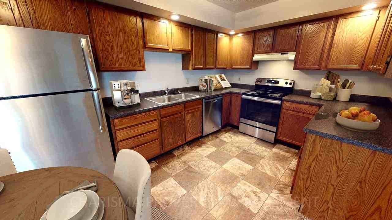 1016 Southland Lane - Photo 4 of 33