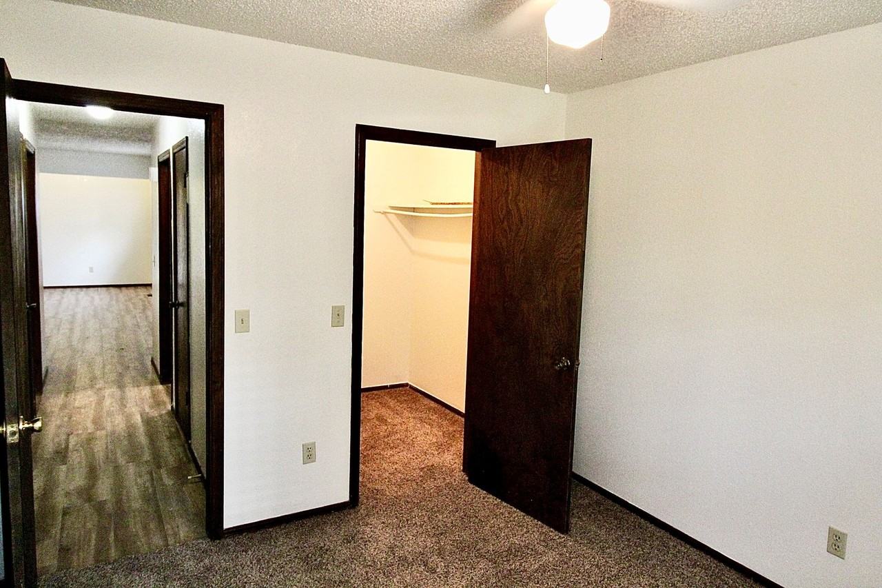 312 Falcon Ct - Photo 5 of 11
