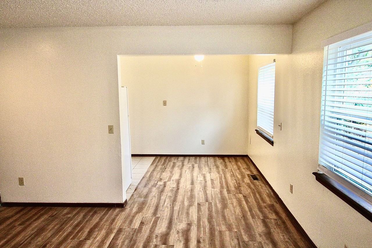 312 Falcon Ct - Photo 6 of 11