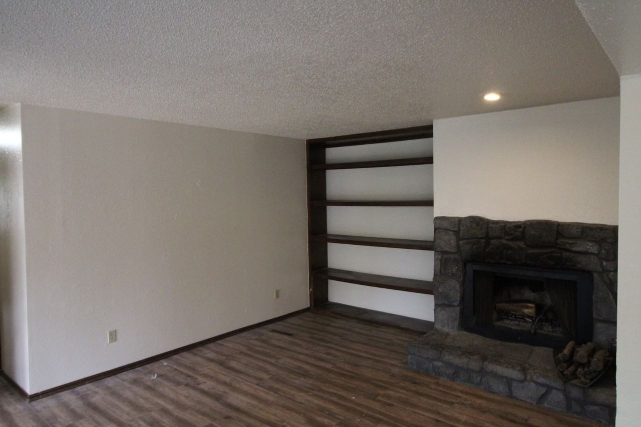 312 Falcon Ct - Photo 7 of 11
