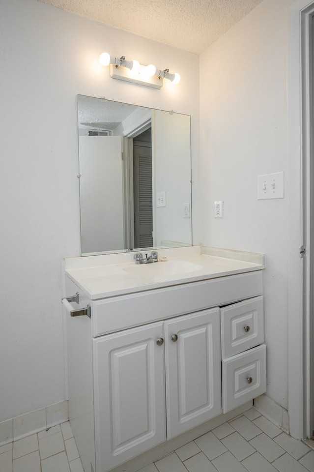 Dana Apartments - Photo 4 of 26