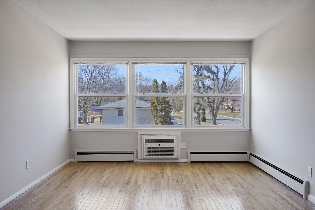 1357 Pennsylvania Avenue South - Photo 4 of 50