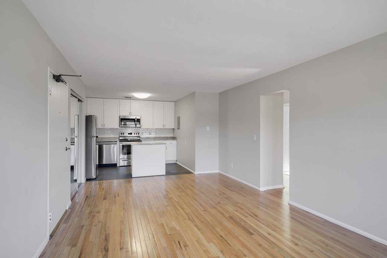 1357 Pennsylvania Avenue South - Photo 6 of 50