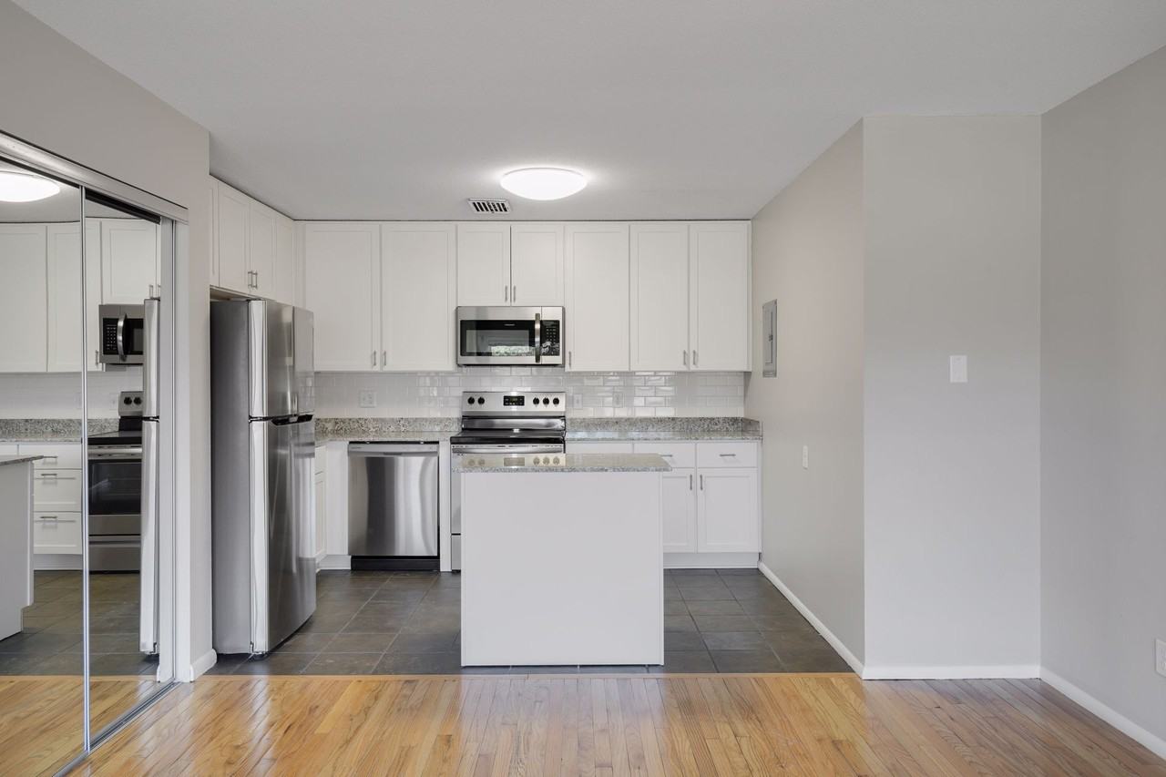 1357 Pennsylvania Avenue South - Photo 7 of 50