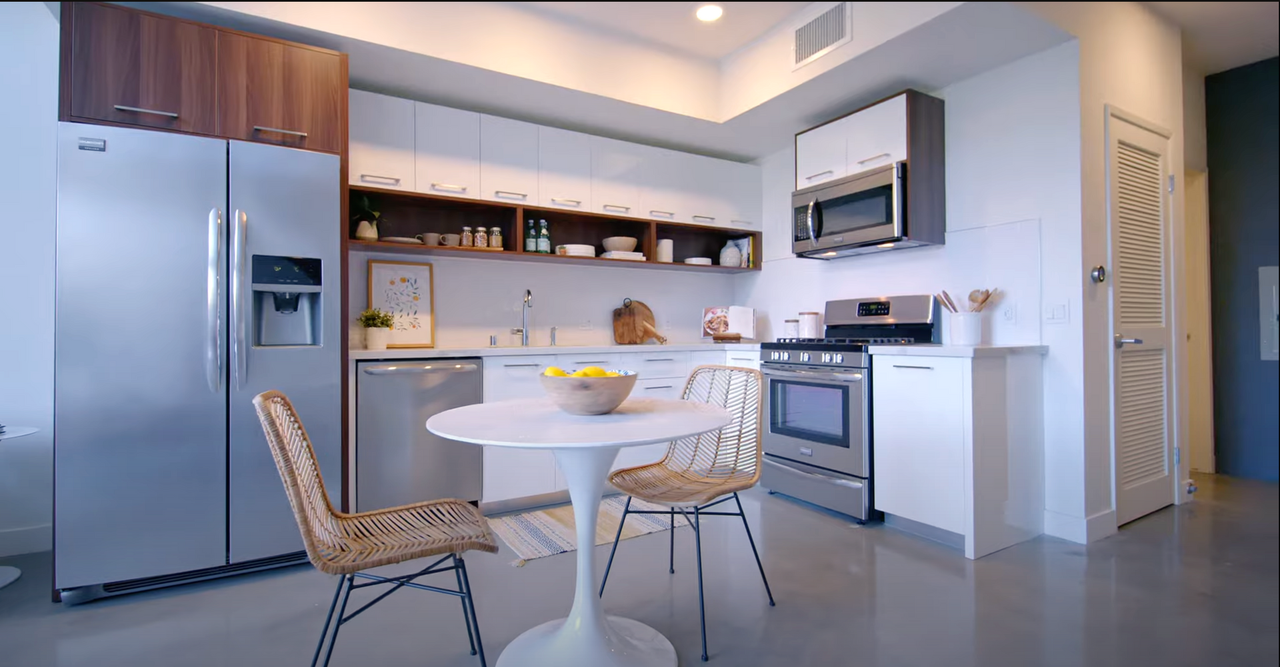 733 N Hudson Avenue - Photo 4 of 24