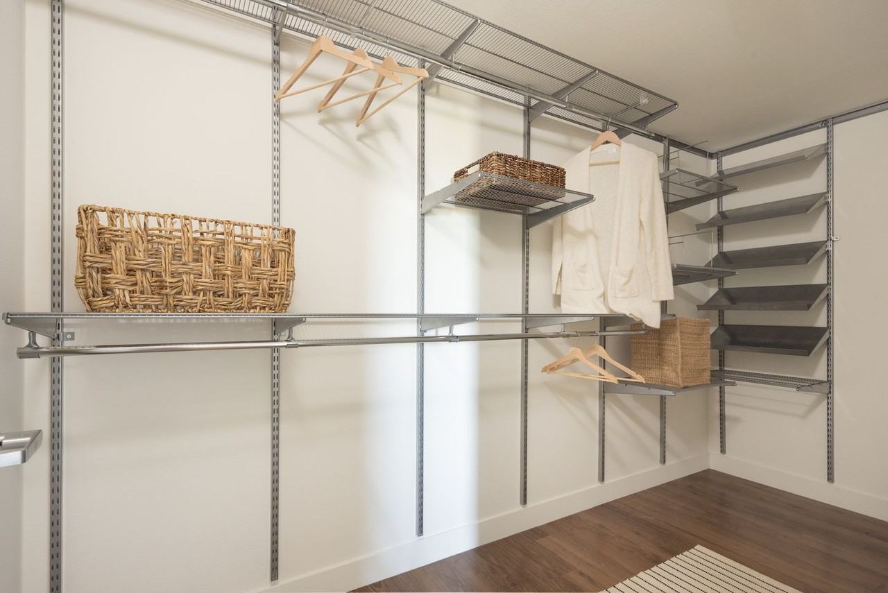 733 N Hudson Avenue - Photo 7 of 24