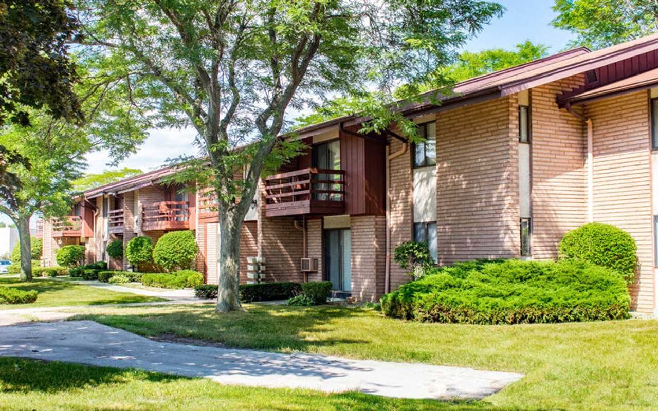 N76W14535 Market Dr - Photo 3 of 15