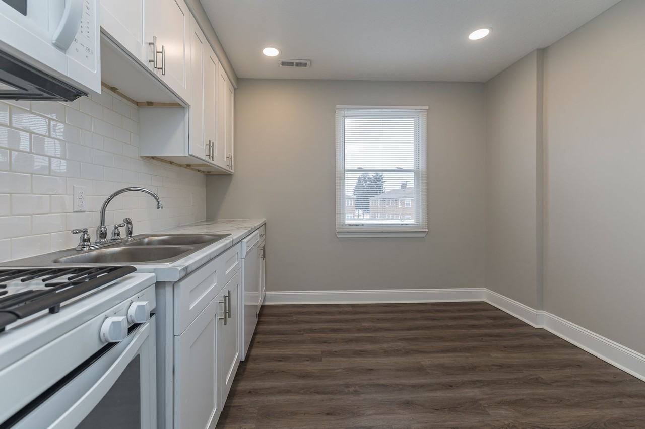 7310 Whittington Dr - Photo 4 of 19