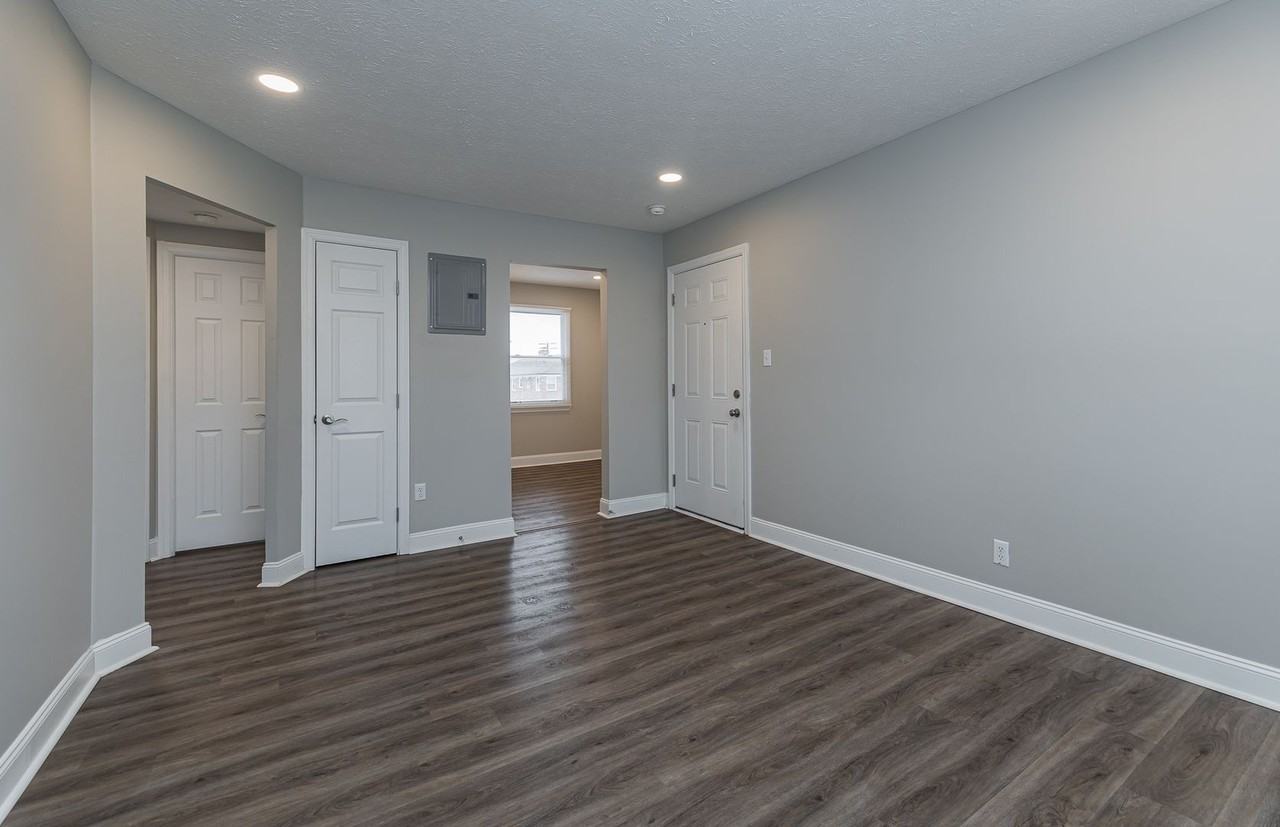 7310 Whittington Dr - Photo 3 of 19