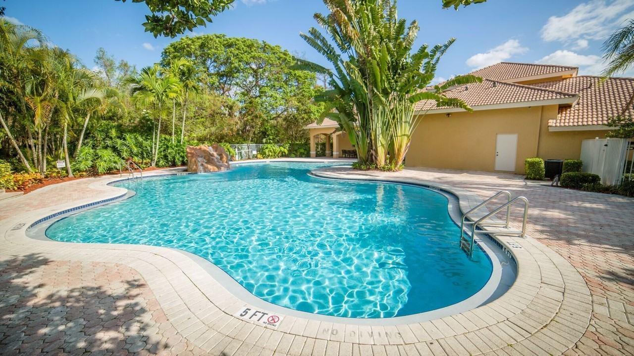 Club Caribe Apartments SPRING SPECIAL - Photo 5 of 26