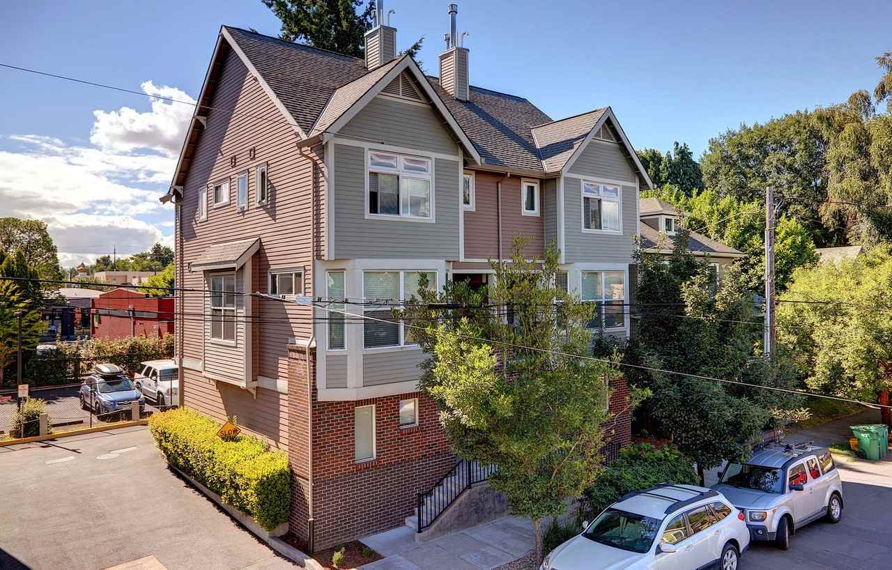 King's Crossing Townhomes - Photo 3 of 4