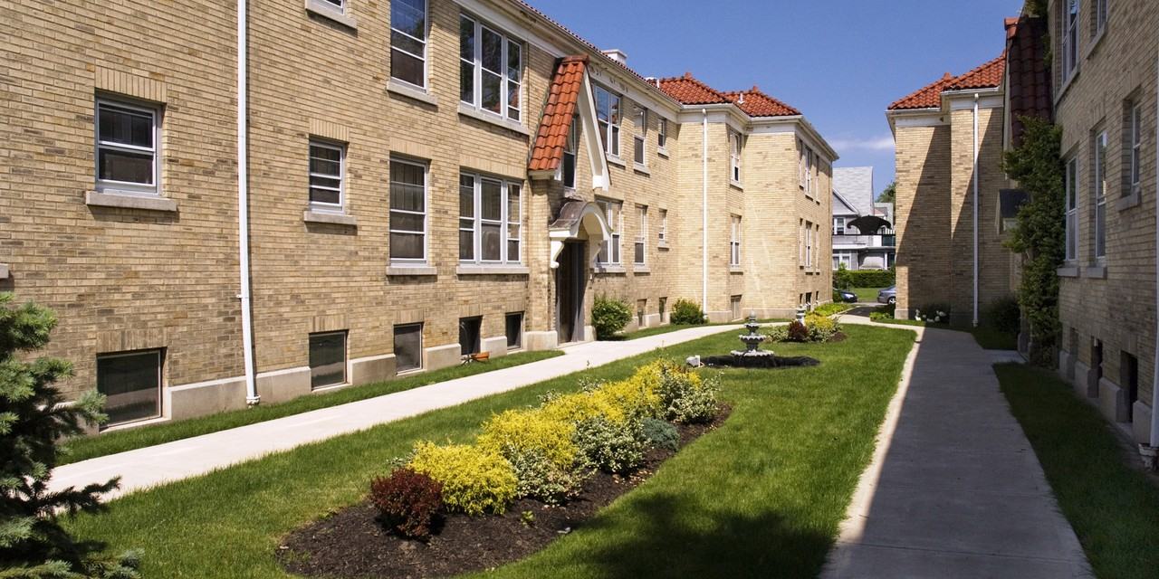 Crescent Garden Apartments - Photo 4 of 6
