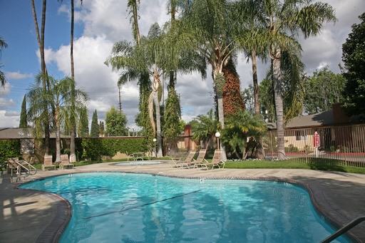 Country Squire Apartments - Photo 2 of 38