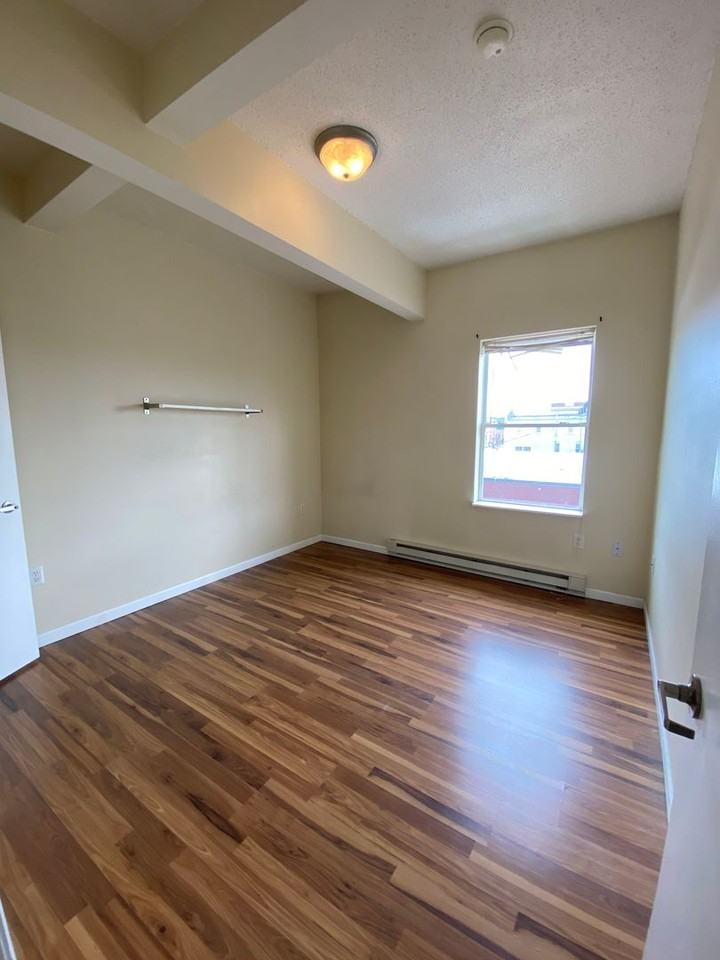 508 N Bridge Street - Photo 6 of 9