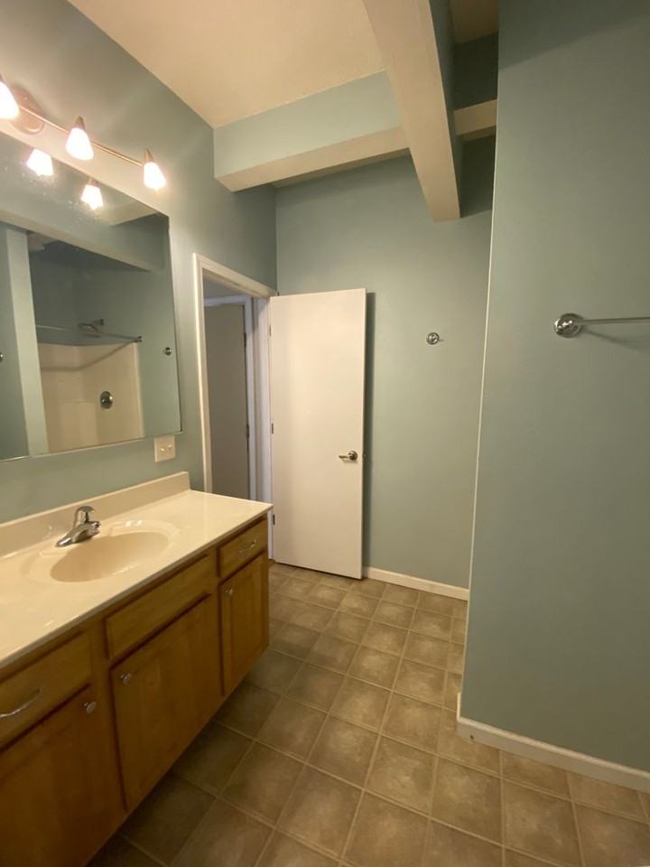 508 N Bridge Street - Photo 7 of 9