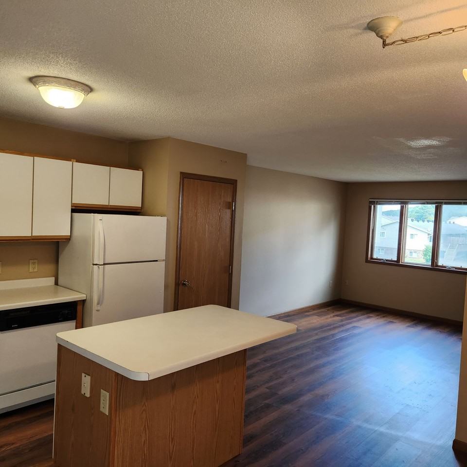 Southside 2BD 1BA Townhouse - Photo 4 of 17