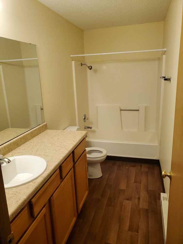 Affordable Grimes apartments minutes from everything! - Photo 6 of 6