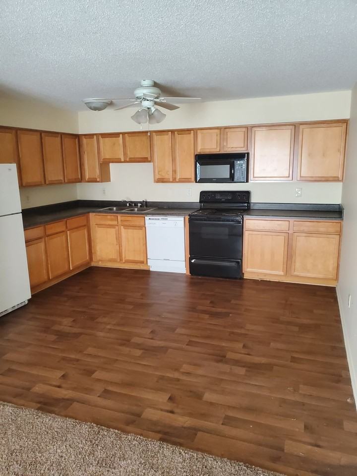 Affordable Grimes apartments minutes from everything! - Photo 5 of 6