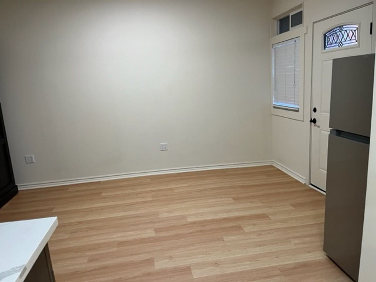 130 Railroad Ave - Photo 2 of 4