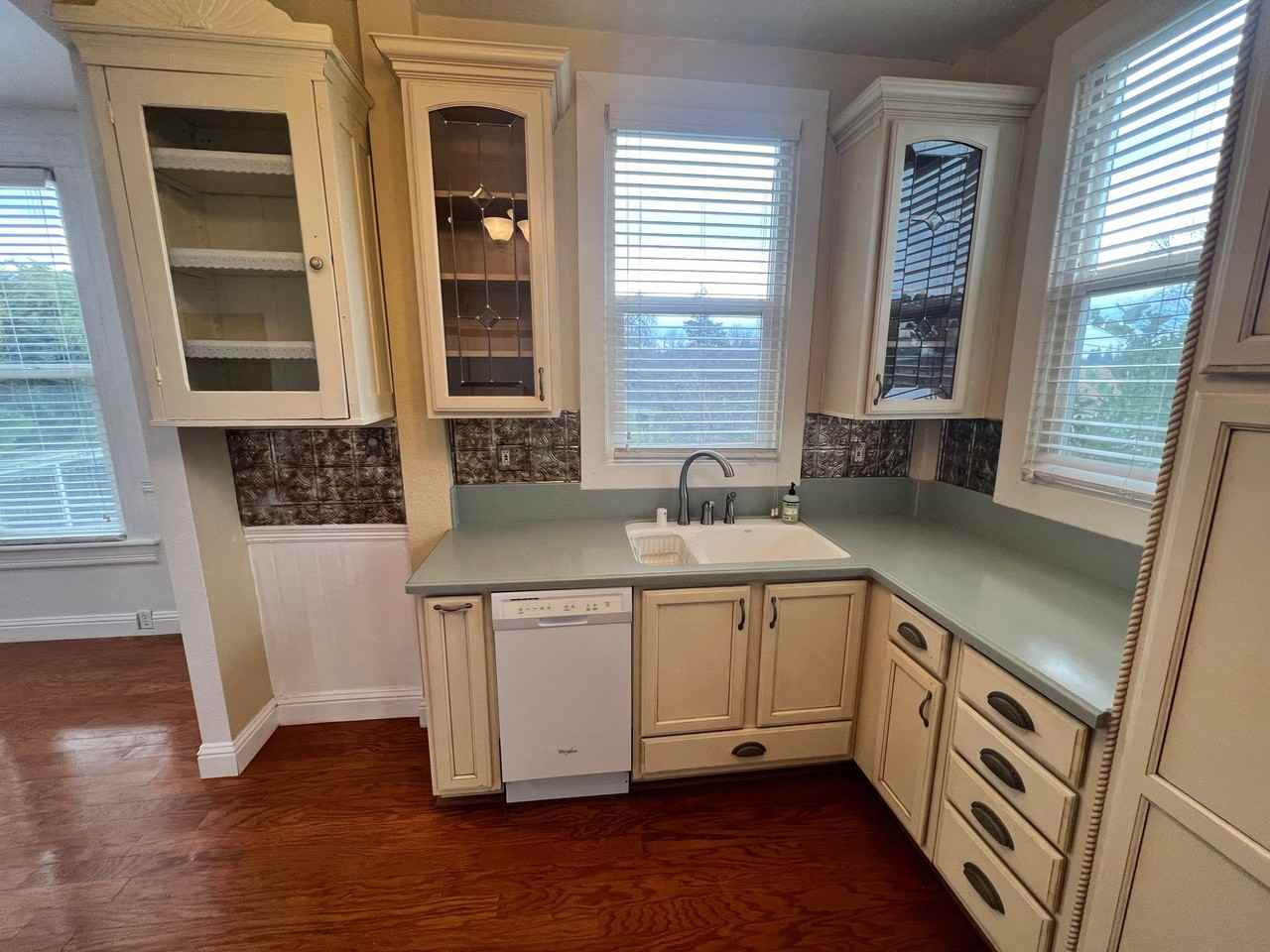 534 West St - Photo 2 of 50