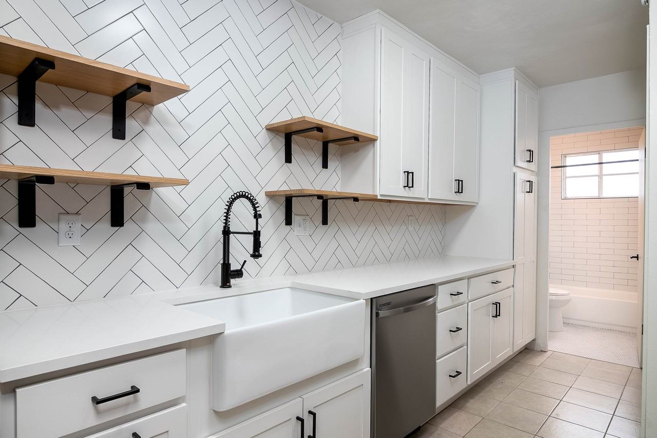 Beautifully Renovated Vintage Apartments in Governor's Park!! - Photo 7 of 16